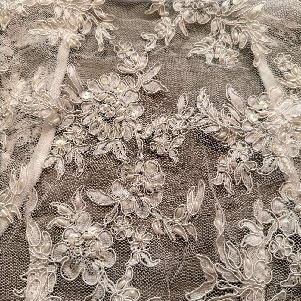 Elegant Lace Bolero Jacket - Picture 5 of 7